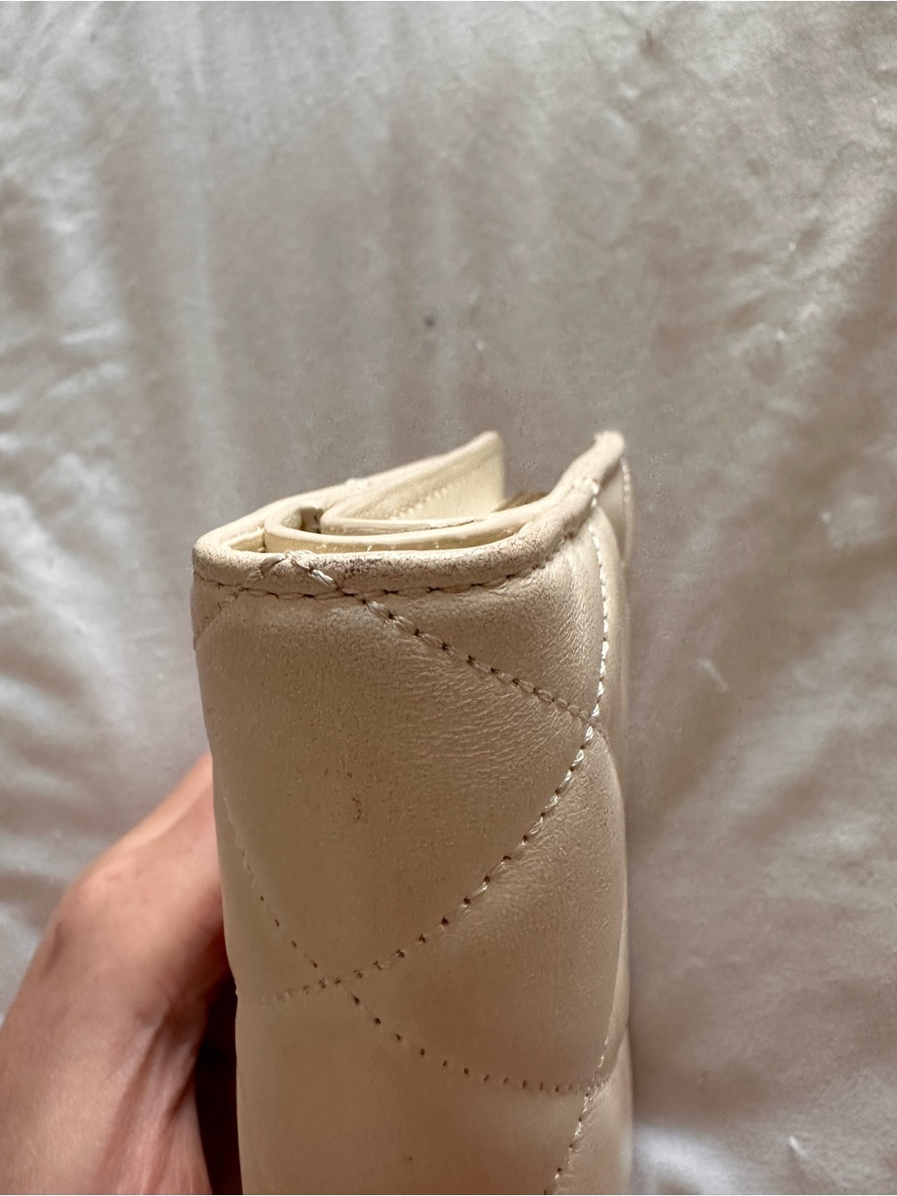 Kate Spade White Quilted Bifold Wallet - Picture 5 of 9